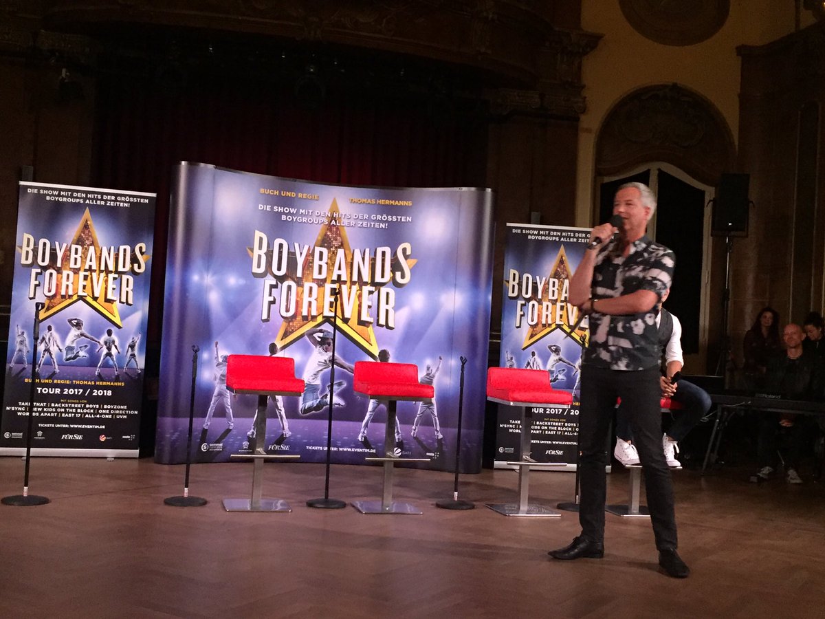 Draußen Regen, drinnen Boybands aus den 90er: #thomashermanns stellt seine neue Show in München vor #dpareporter #teambackstreetboys