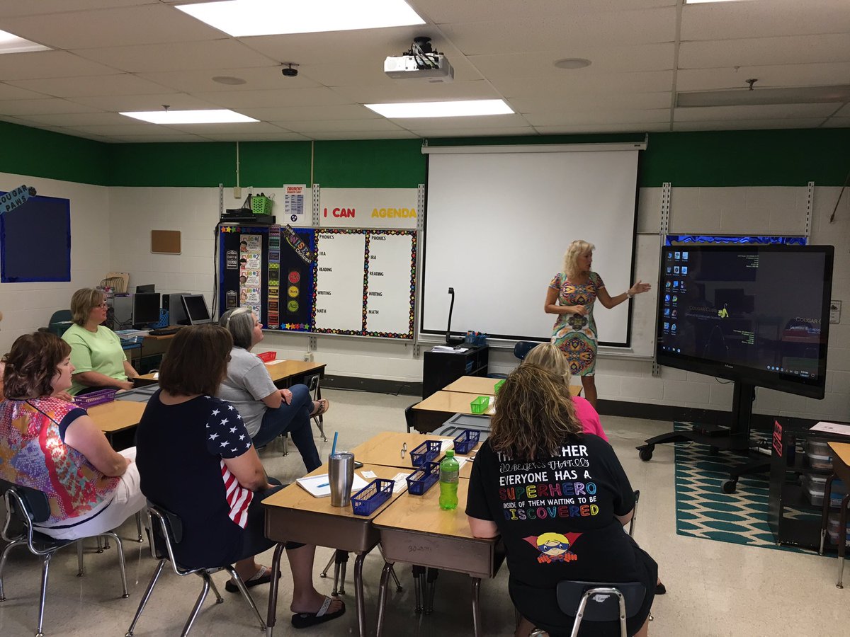 In service with OES teachers on the new Technology at there school @DCBE  <a href="/DLWeeks83/">Danny L. Weeks, Ed.D.</a> @ItDcbe <a href="/oes_cougarcubs/">Oakmont Elementary</a>