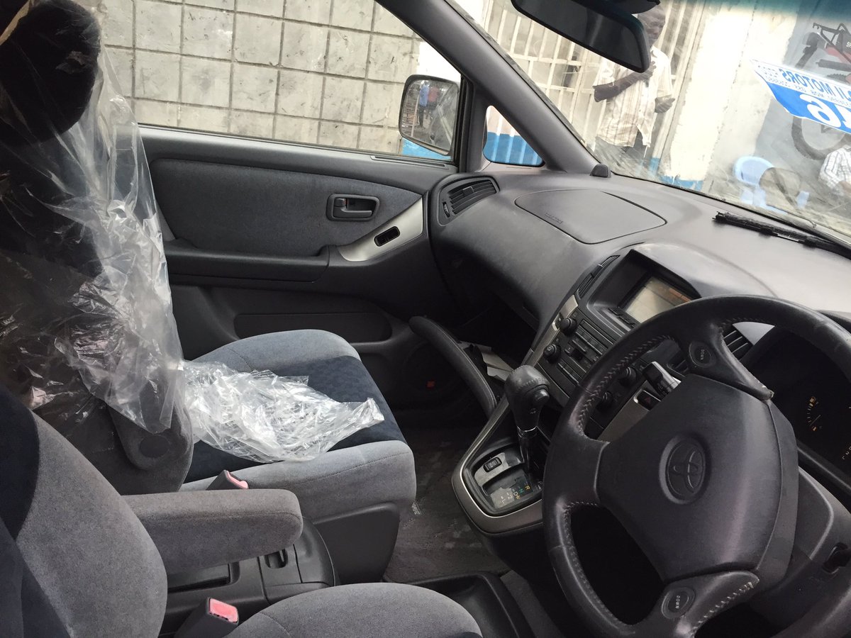 baya_bebe's tweet photo. Toyota harrier à vendre 
Contact +243856119904 https://t.co/M9Qgke9S4c