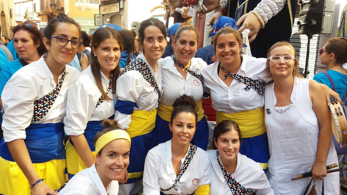 BALLdePANDEROS's tweet photo. Últim Santa Anna de les últimes panderines que van engegar el ball ara fa 1️⃣0️⃣ anys #mouelpandero #festamajor https://t.co/041NroXS44