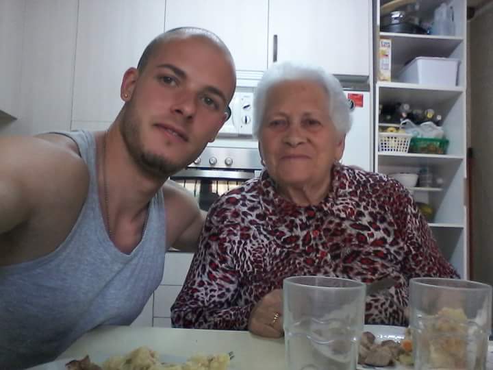 paula27f's tweet photo. @zapeandola6 #zapeando921  todo amor😍  #orgullodeabuela https://t.co/uvuWiN9Ydh