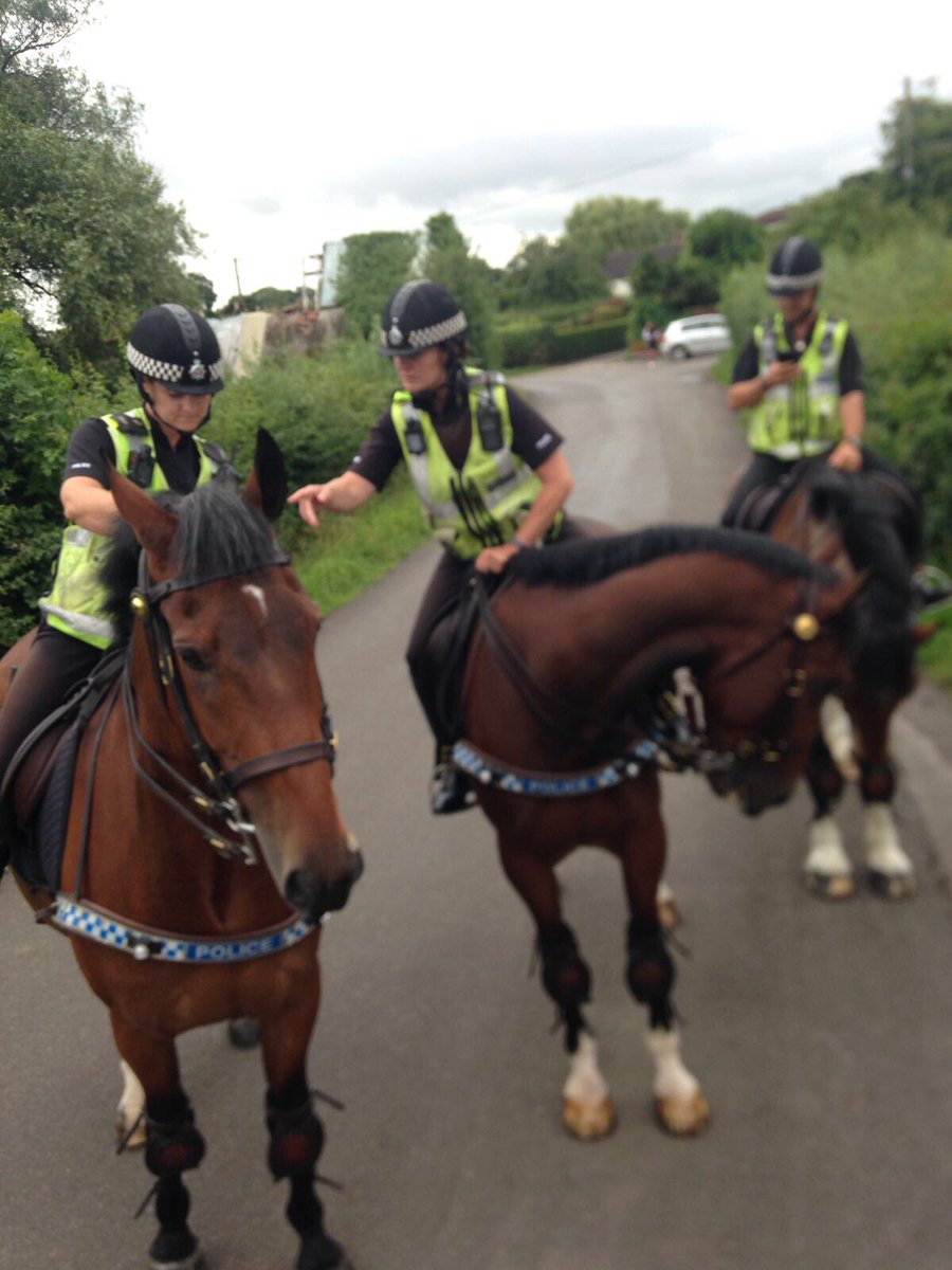 ASPoliceHorses's tweet photo. Mounted Officers given their search locations - WPC's opted for a paper map whilst PC used map on his phone #Johnfoundsafeandwelleitherway https://t.co/60oCITu0rd