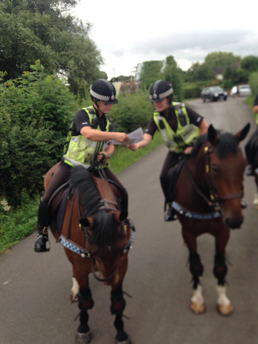 ASPoliceHorses's tweet photo. Mounted Officers given their search locations - WPC's opted for a paper map whilst PC used map on his phone #Johnfoundsafeandwelleitherway https://t.co/60oCITu0rd