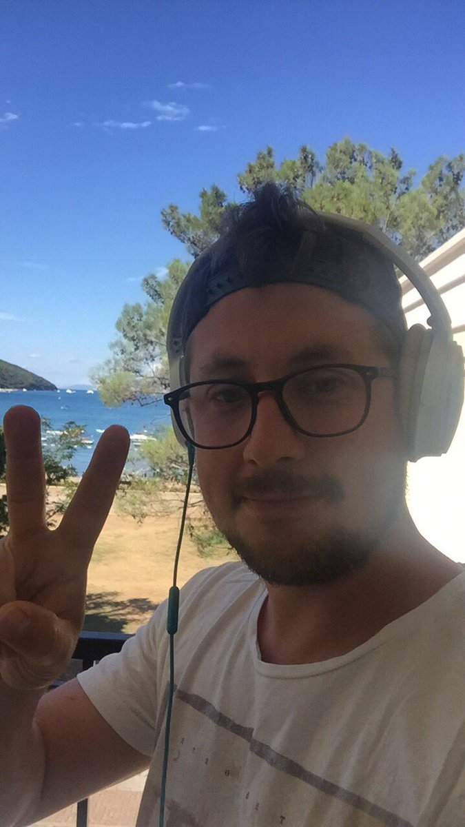 MattssonDan's tweet photo. Ett något udde ställe att köra radiointervju på ☀️✌🏼️ Nu hoppar jag ner till beachen igen 😎 @P4Jonkoping https://t.co/aKbW8ScwIZ