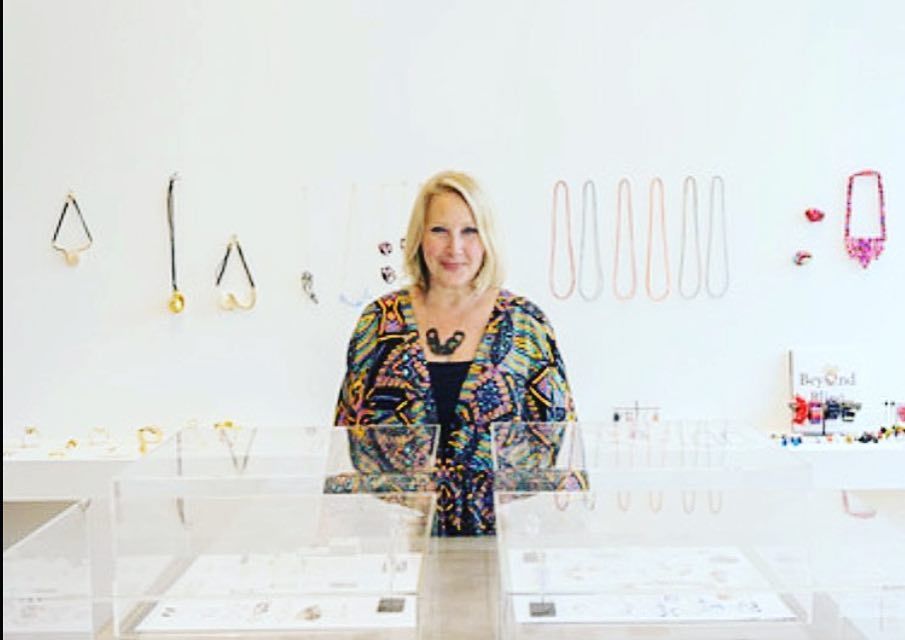 DenisaPiatti's tweet photo. Ombré gallery in Cincinnati is the newest gem in contemporary jewelry world. Fantastic selection of works and the … https://t.co/REa7o4bz3z https://t.co/NZMk5tMlsQ