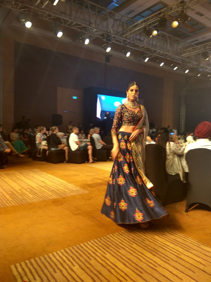 GJEPCIndia's tweet photo. The phenomenal designs by Baheti Gems & Jewellery have left the audience awe-inspired and stunned at the #PreludeToIIJS. https://t.co/5xVpx0bT6S