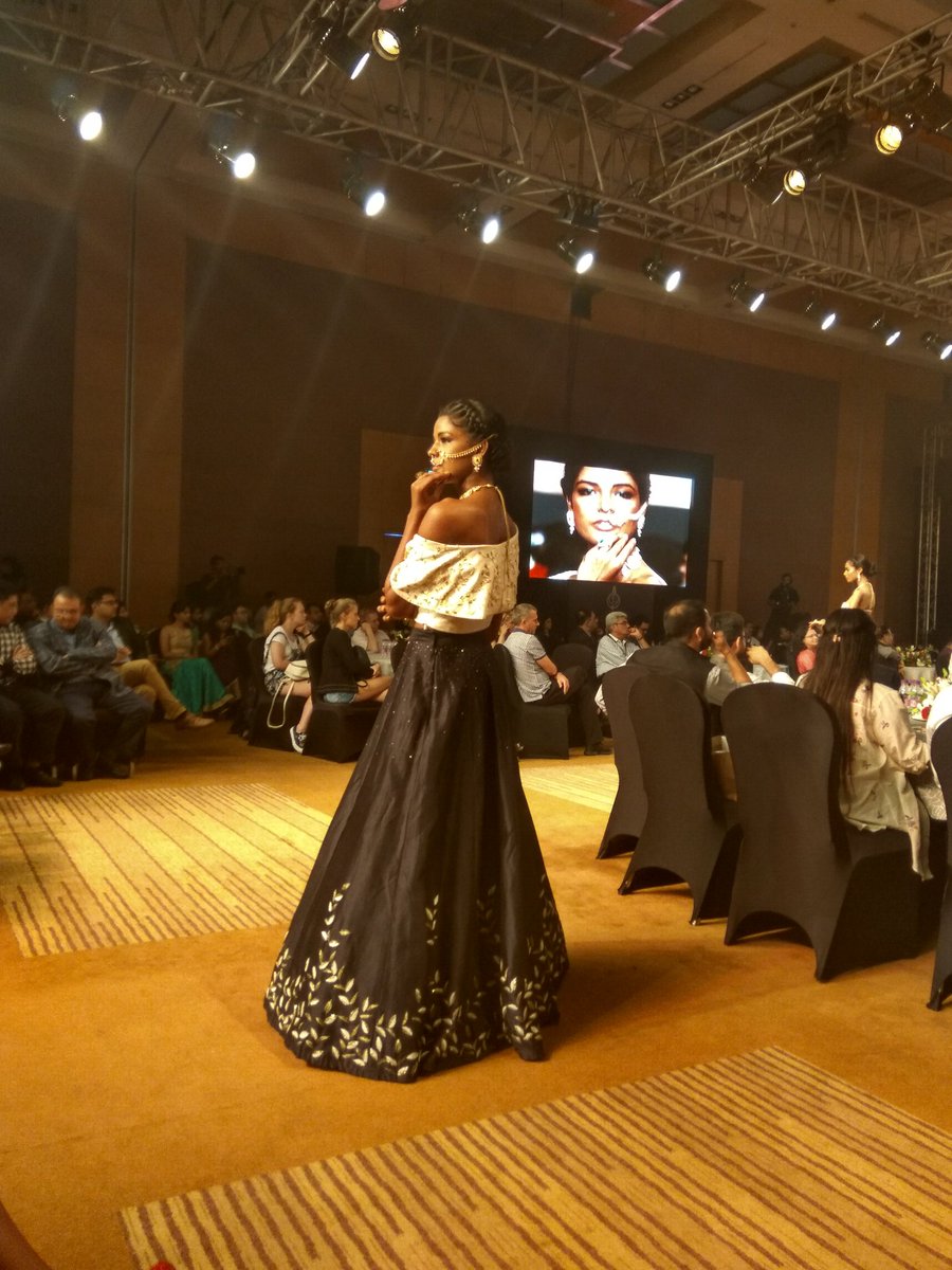 GJEPCIndia's tweet photo. The phenomenal designs by Baheti Gems & Jewellery have left the audience awe-inspired and stunned at the #PreludeToIIJS. https://t.co/5xVpx0bT6S