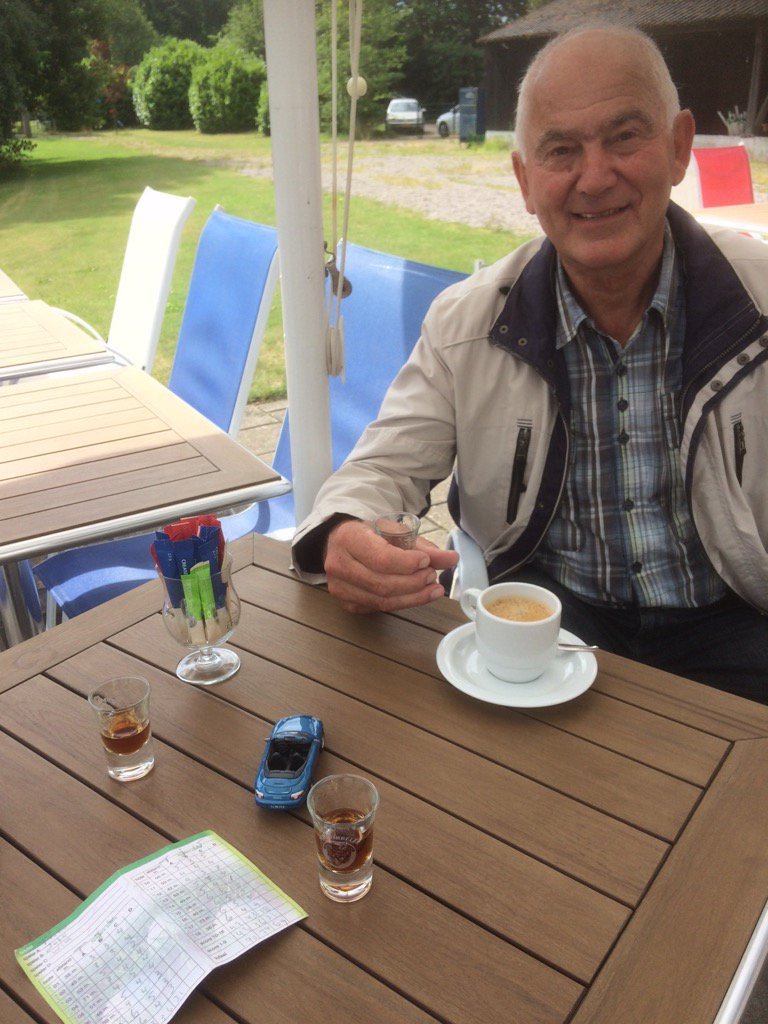 DokterDrain's tweet photo. Vandaag bij #Golfodome een #"hole in one" beloond van #WimFransen uit #Reuver met een cabrio en een #Schrobbelèr https://t.co/Q353vR7T6S