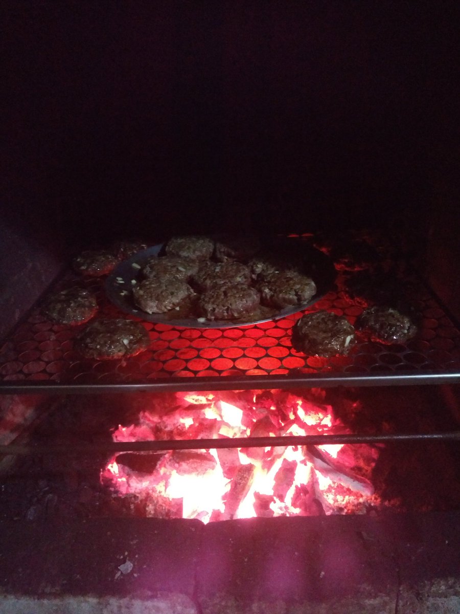 Já são 3 dias que eu tô comendo muito... Ontem foram dois sandubas antes de dormir...