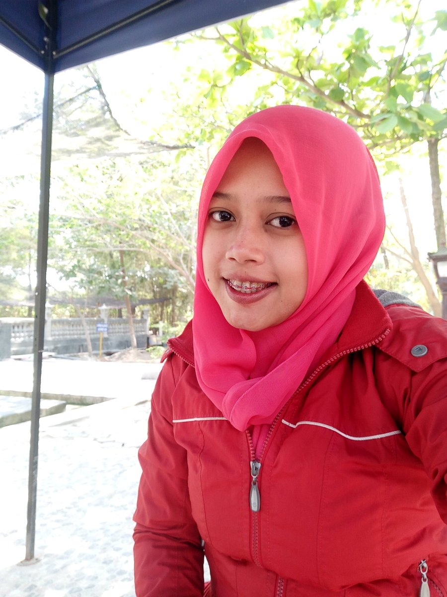 lhashell tweet picture