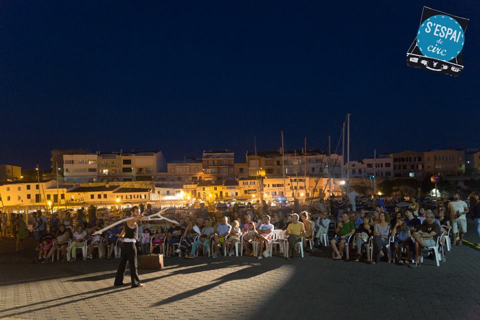 SEspaiDeCirc's tweet photo. BAGATGE – Cia. S’ESPAI DE CIRC
Actuació al Festival de Cinema de Menorca-23/7/2017
#CulturaMenorca #CircMenorca #CircBalear #CulturaBalear https://t.co/lgzrlo1gPm