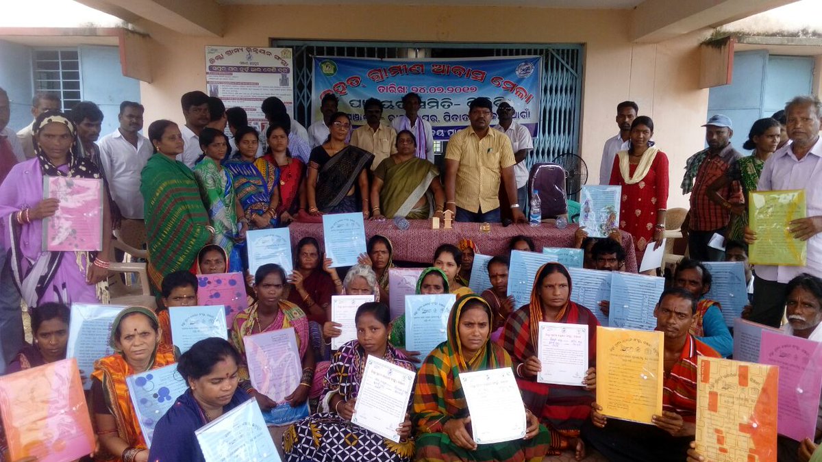 Ganjam_Admin's tweet photo. AWAAS MELA in all Panchayats of Ganjam Dist. About 4000 work orders &amp; Rs.1.34 Crs incentives disbursed. A sincere effort to promote "3T". https://t.co/Equxs24YBv