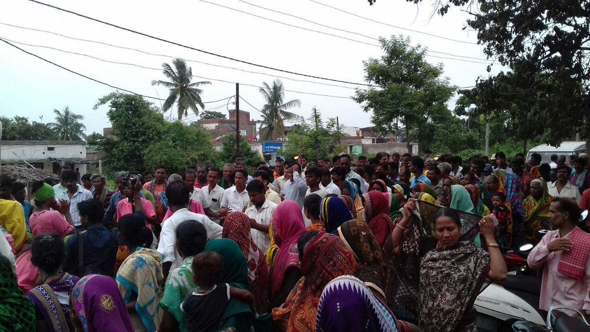 Ganjam_Admin's tweet photo. AWAAS MELA in all Panchayats of Ganjam Dist. About 4000 work orders &amp; Rs.1.34 Crs incentives disbursed. A sincere effort to promote "3T". https://t.co/Equxs24YBv
