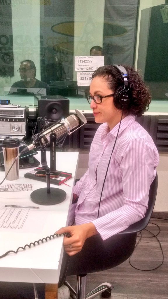 RadioUdeG's tweet photo. .@AgniGlez presenta nueva temporada de la obra teatral "¿Quién mató al duque?" y te invita en @radioseisgrados.

https://t.co/hvSFWSLuuu https://t.co/J6gphHlbTg