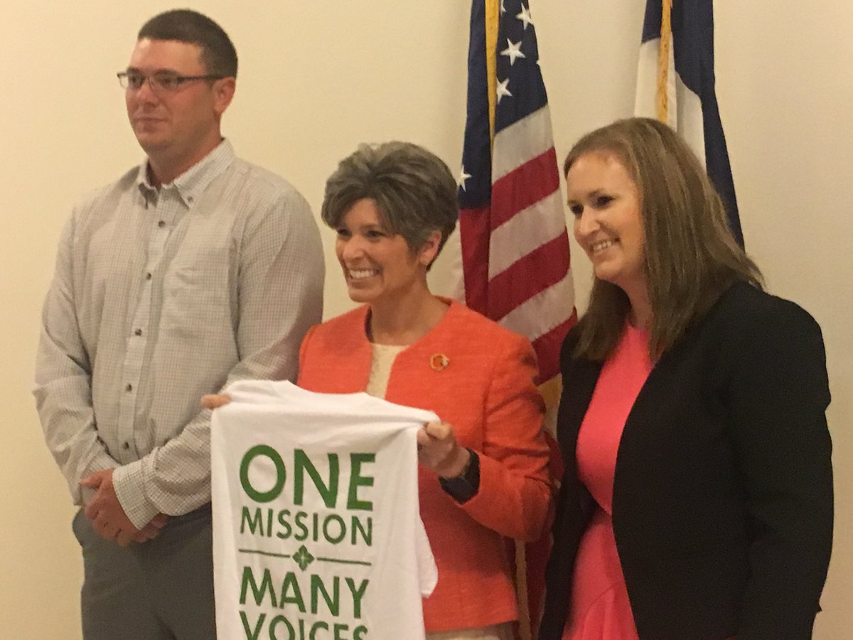farmcredit's tweet photo. Thanks @SenJoniErnst for meeting w Garrett &amp; Briana Thompson, @FCSAmerica to discuss #FarmBill, #FarmCredit and rural &amp; ag in Iowa! https://t.co/U1H1X6Hpqg
