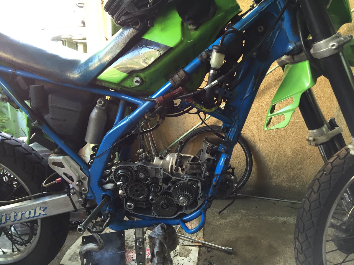 shion111's tweet photo. 3度目のオーバーホール

#バイク
#2st
#カワサキ
#kawasaki https://t.co/grzm4TwOeO