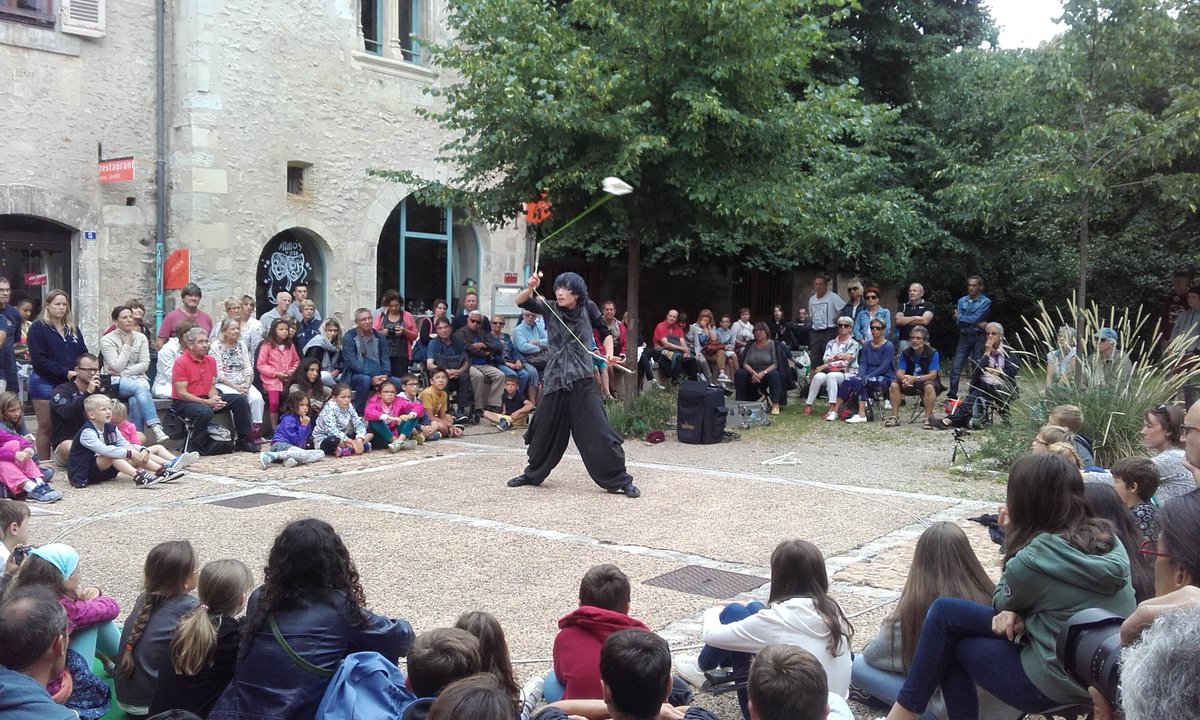 À #Mimos à Périgueux on joue dedans mais aussi dehors! Un festival soutenu par <a href="/NvelleAquitaine/">Nouvelle-Aquitaine</a> et <a href="/OARAquitaine/">OARA</a>