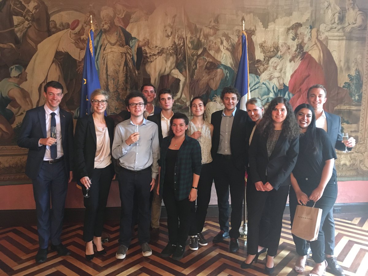 franceinnyc's tweet photo. German interns from the @GermanyNY met with the French Consul @AClaireLegendre and their French counterparts 🇫🇷🇩🇪🇪🇺 #DEFRFreundschaft https://t.co/u0ZIxGzwdL