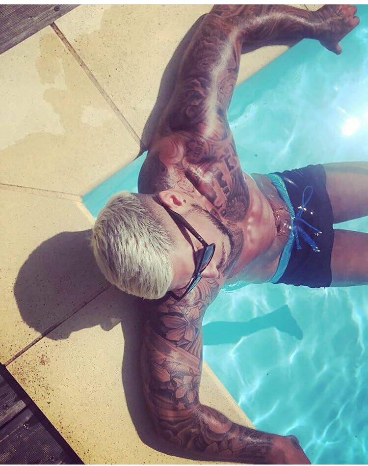 Chachou_63's tweet photo. @LilianGrangerat Bah didonc si sa pour toi c'est du dégoût on à pas la même définition du mot..  👋🏼 #Undressed #NRJ12 https://t.co/aUckwk4w4f