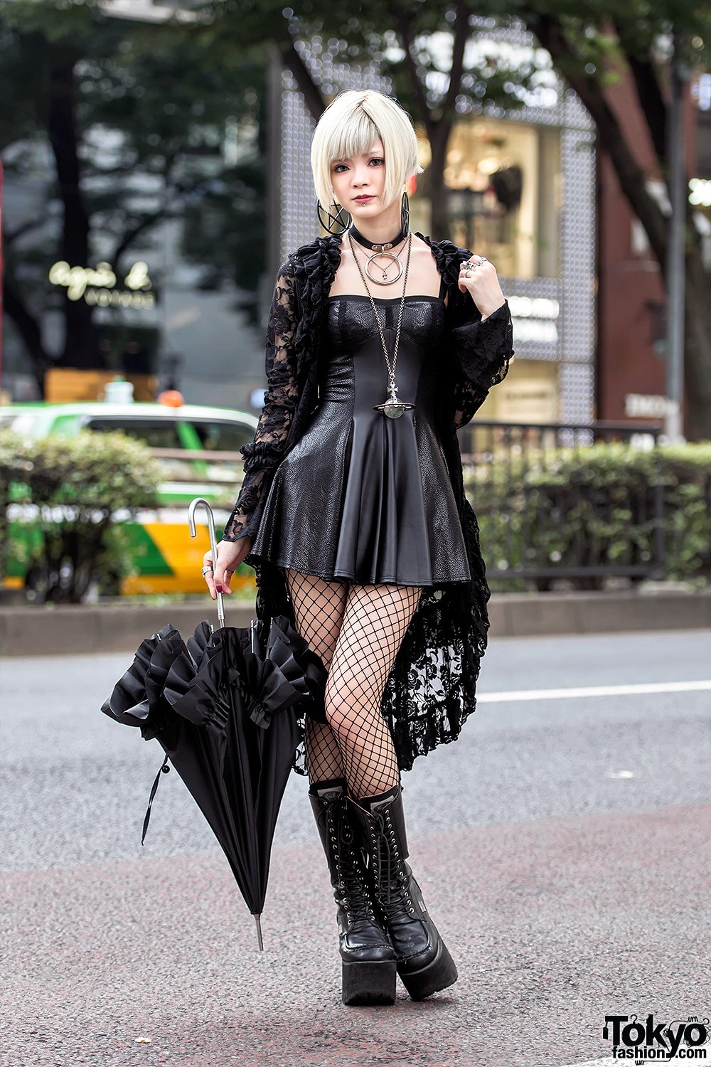 Tokyo Fashion on Twitter: "Harajuku girl in dark gothic look w/ long