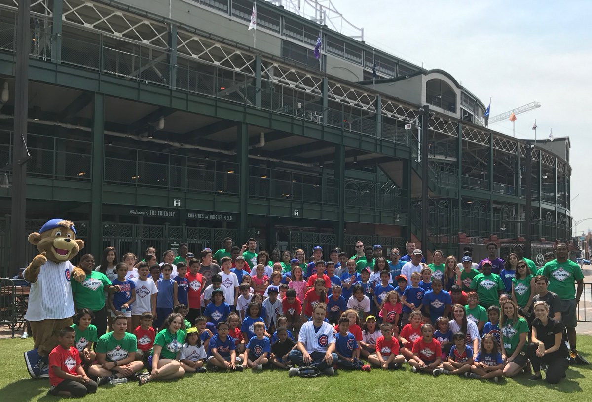 UrbanInitiative's tweet photo. THANK YOU Chicago @Cubs Pitcher @BrianDuensing52 and @ClarktheCub for hanging out with Cubs Jr. All-Stars from @JahnConnects and Gunsaulus! https://t.co/V1RrLmBqyq