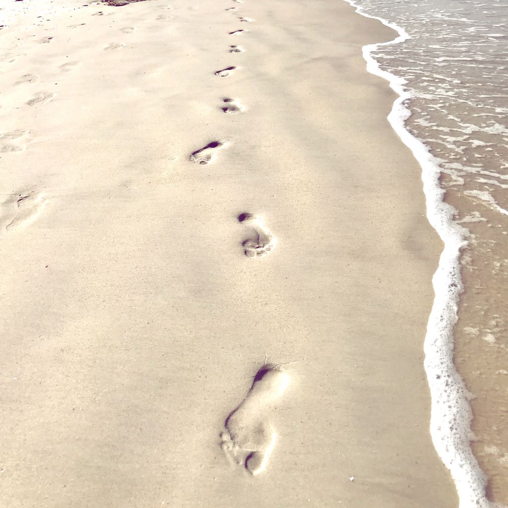 AdneyDavis's tweet photo. When I look back...will I see my footprints? Or will the waves of my days erase them away?

#wednesdaywisdom #footprintsinthesand https://t.co/NOPduuEAOS