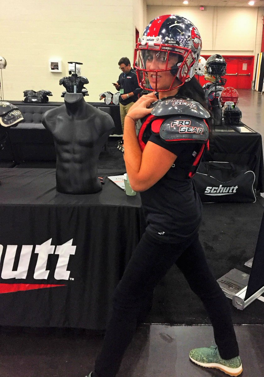 ViknSports's tweet photo. Supporting my alma mater, WKU!  Suited up in a chromed out Schutt helmet &amp; shoulder pads! @schuttsports @THSCAcoaches #THSCA2017 https://t.co/WksWvyCQMv
