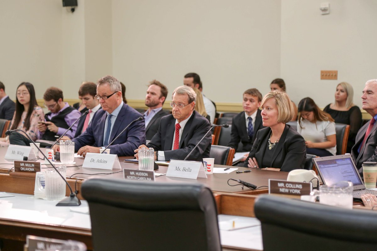 HouseCommerce's tweet photo. #SubHealth, led by @michaelcburgess, discussed extending @MedicareGov special needs plans >> https://t.co/j9QUgo9pXh https://t.co/BynGTBXX2Z