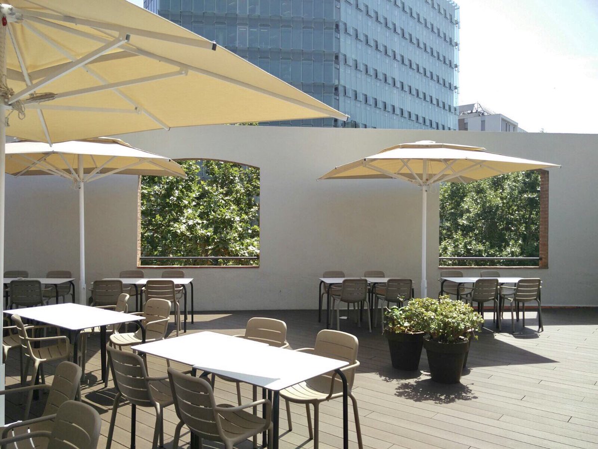 Nuevo #diseñodecafetería y terraza para <a href="/UB_IL3/">IL3-UB</a> #universitardebarcelona #interiorismo #interioristasbarcelona #interiorismocomercial