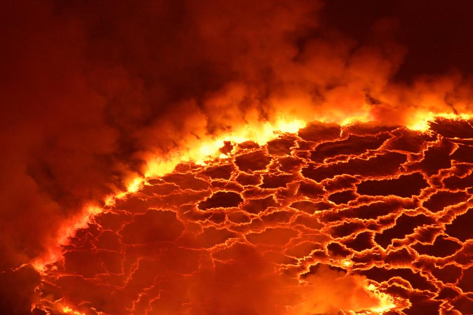 Forbes's tweet photo. How to make a boat to sail over lava: https://t.co/jiPAB1e700 https://t.co/FMH5zMQyuw