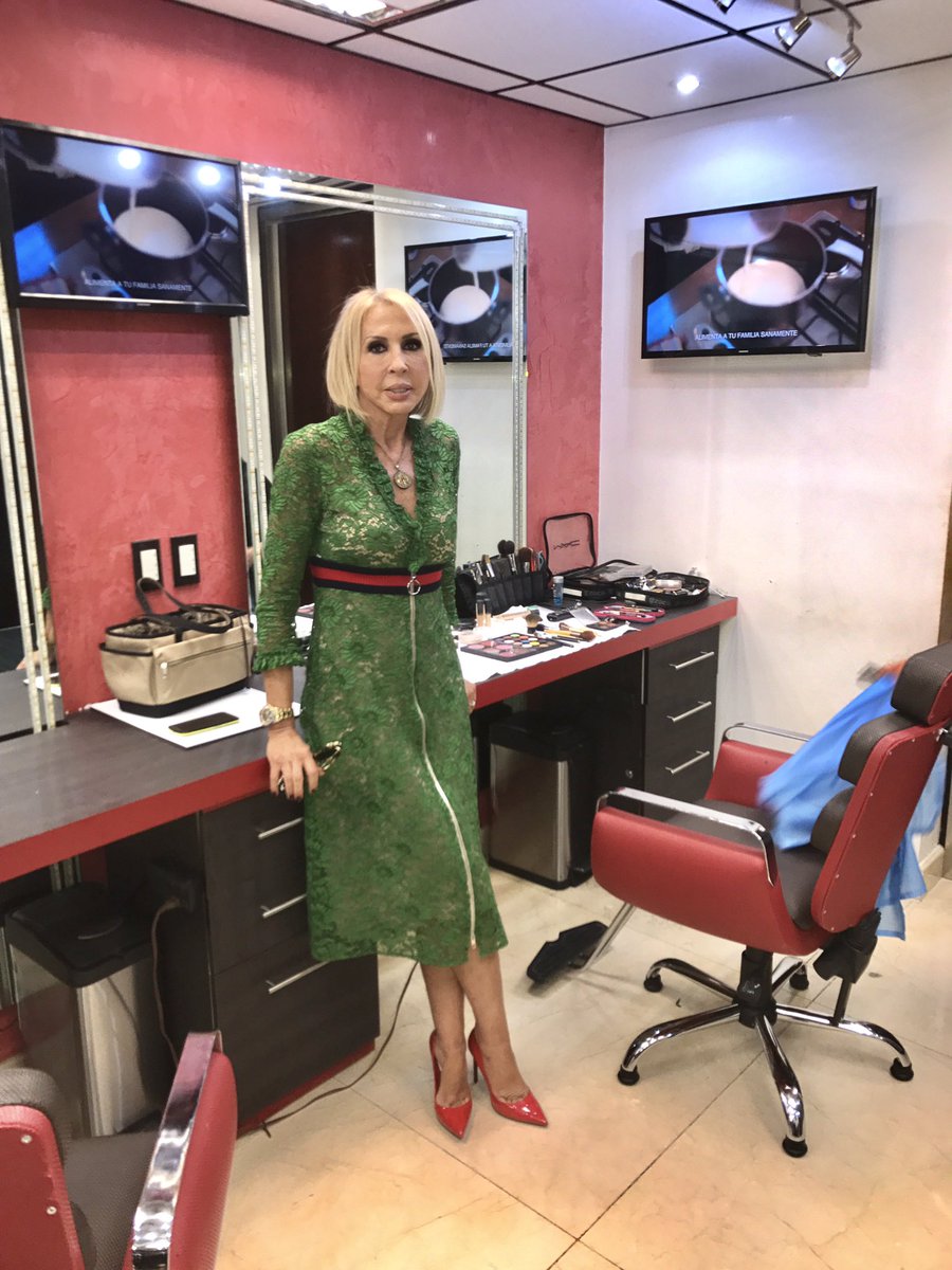 laurabozzo's tweet photo. En los estudios de Univisión ♥️pronto en exclusiva para el gordo y la flaca besos a mi público hispano los AMO😍 https://t.co/Qxap9FLSYc