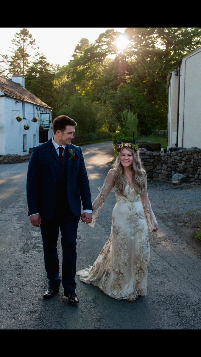 BrideOrchid's tweet photo. Our beautiful bride Alice and her gorgeous family || Alice is wearing the Alyse gown by @ODYLYNE #realwedding https://t.co/YdQOceoPcZ