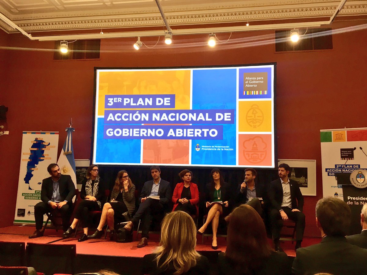 Sin_corrupcion's tweet photo. "El 3er Plan de Acción de #GobiernoAbierto es superior a los anteriores por el proceso y la substancia" @renlavin en lanzamiento #OGP2017 https://t.co/h4XXQTU5az