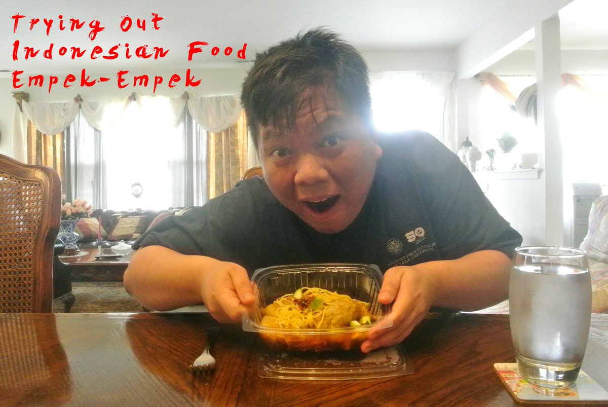 warikiryan's tweet photo. https://t.co/ZtvmDNvJJV Trying out #Indonesian food Empek-Empek aka SPICY NEXT LEVEL! check it #TeamEmmmmsie #TUGfam #Youtube #IndoYoutuber https://t.co/Nad9tTVEpo