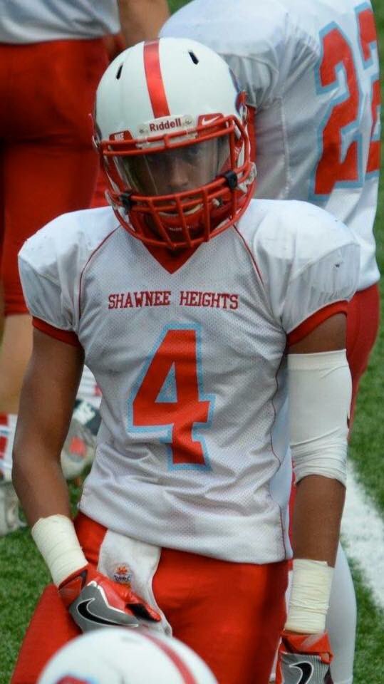 DAngeloJordan99's tweet photo. Whole month without you bro🙁 this season dedicated to you! #4'sUp #TrapsWorld @Jmitch__09 https://t.co/w72Pgccfds