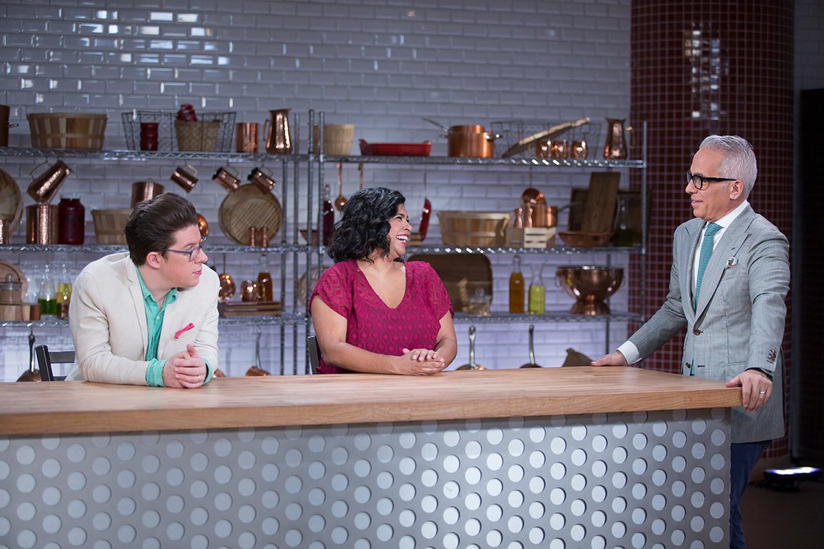 gzchef's tweet image. Love having these two on as judges for #CooksVsCons..new episode tonight at 10pm on @FoodNetwork ! @aartipaarti @EatFellowHumans
