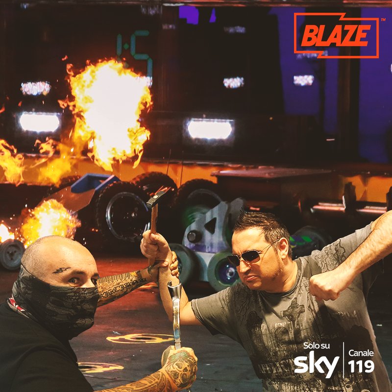 mkp17's tweet image. arrivano le #BotteDaRobot! Alle 22.40 su Blaze (119 di Sky). Noi stiamo scaldando la voce :)