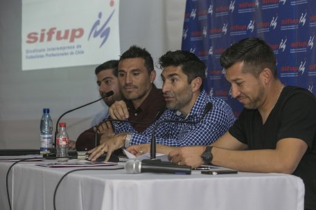 sifup's tweet photo. “No partimos el torneo con noventa cesantes” https://t.co/hDSkukBrxi https://t.co/TlNb3LBXfm