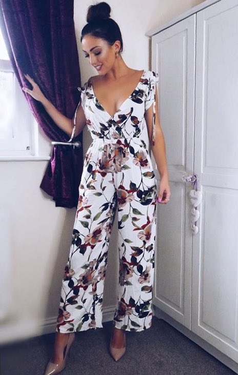 SadieMay_1's tweet photo. #WCW goes to this chica @sophiegradon โค๏ธ gorgeous inside & out. Forever shapey ๐๐ผโค๏ธ #Shapey #ShapeyShapers https://t.co/jhRB2GYX99