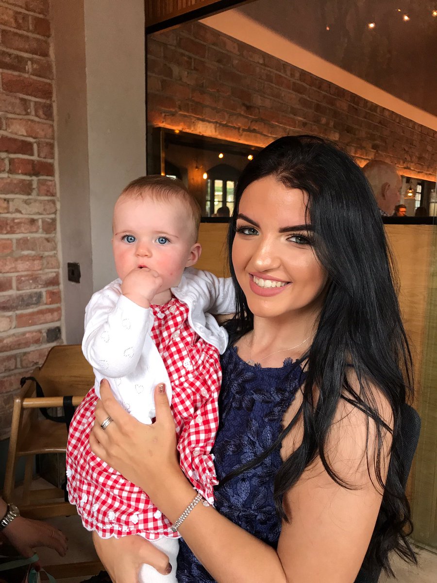 LiviaMCairns's tweet photo. Had a great time celebrating my big Sisters graduation last weekend.. Well done @CAIRNS_X .. ❤️🎓 https://t.co/wSriQDVnLB