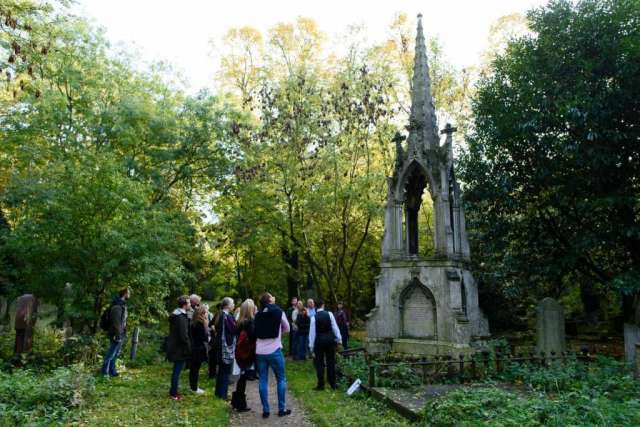 UCKYA_News's tweet photo. NEW: @CemeteryClub is redefining how we look at graveyards (libraries of the #dead): https://t.co/QsNGjGlthI

#Grave #Cemetery #NeverForget https://t.co/v6FhlLAbZx
