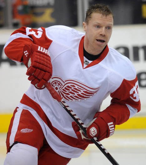 thehockeycrate's tweet photo. Today (2011), Kris Draper announces his retirement after 20 seasons, the final 17 with the @DetroitRedWings.  #hockeycrate https://t.co/dsVYHGUv3R