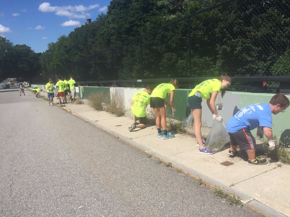 neslconference's tweet photo. Group 800 cleaning up with Worcester Clean Team!! #NESLC17 #NESLCserves https://t.co/Y9Aw9DxbPI