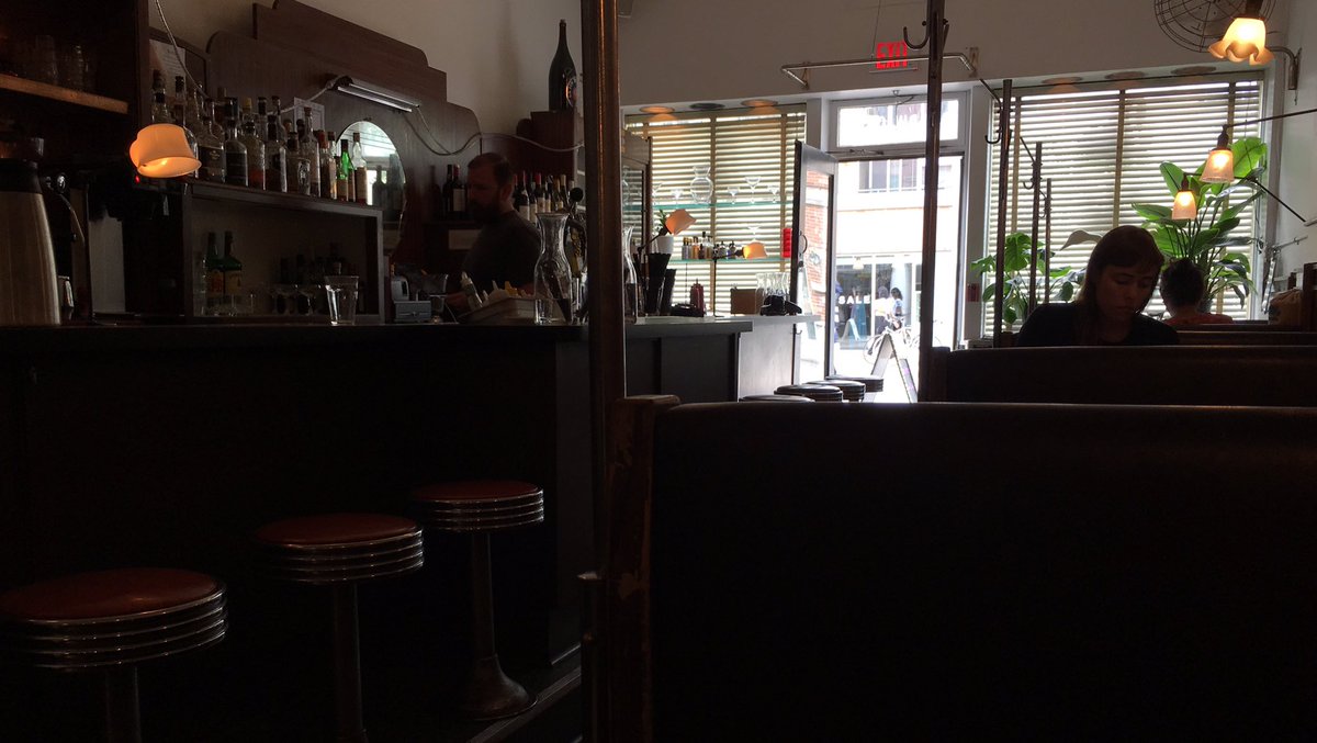 michaelsucsy's tweet photo. Having breakfast in this cool vintage diner and "Tea for Two" is playing :) #edithbeale #GreyGardens 🎶 https://t.co/pO1pEWSi9i