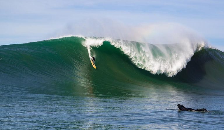 the_inertia's tweet photo. How Colin Dwyer Balances Life In Medical Scrubs One Day and Big Waves the Next | https://t.co/L00PxZI5UG

@TheFrynge #mavericks #bigwaves https://t.co/C8bfBjtSHr