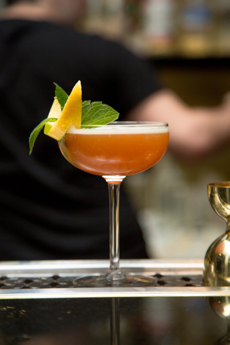 Siempre hay un trago esperándote en nuestra barra. Pasá por La Panadería antes de volver a casa.