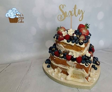 AmyChapman25's tweet photo. A recent #nakedcake for a lovely lady turning 60 #amysicingonthecake https://t.co/Grq5oEtwNa