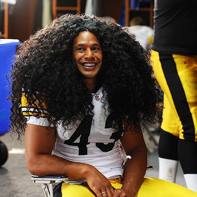 GOALSportsCafe's tweet photo. Long hair, don't care! Just 43 days until NFL #KickOff https://t.co/VzbqXFJARA