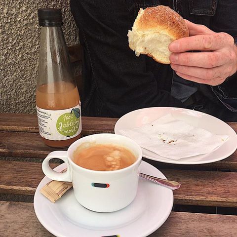 IvaTattermusch's tweet photo. TABLO made cups for DeLonghi. Enjoy the coffee and a great pastry in Smeralka bakery in Prague!
#publithings #porcelain #cup #design https://t.co/Xq0WjdsX6Q