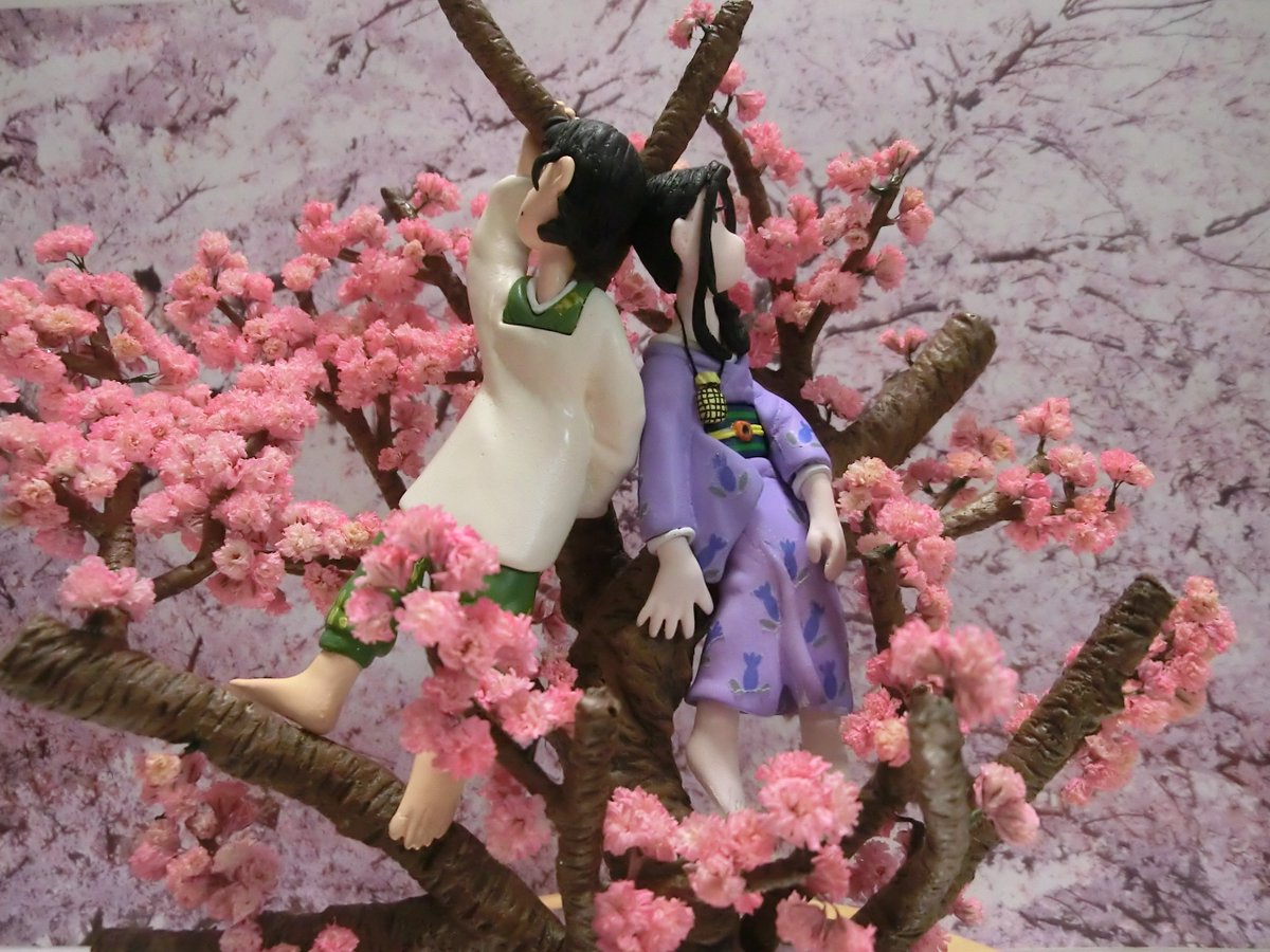 異人館 20年4月すずさんとリンさん 映画では描かれなかった二河公園でのお花見 このシーンが追加されることを願い 桜の木 に登る二人をのフィギュア化しました wf2017夏にディーラーmokoyaで このフィギュアの組立キットを販売予定